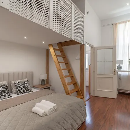 Apartamento Deluxe And Cozy Center For 8ppl